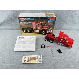 MONOGRAM - VINTAGE Snap Tite Model Kit Mack Conventional Semi Truck 1/32 Scale